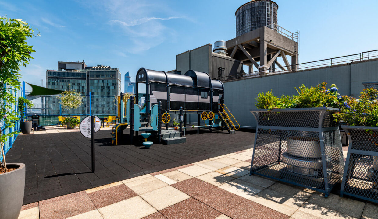 20250612_DSC9071-Edit_95-Horatio-St_Roof-Deck_Playground_16x9