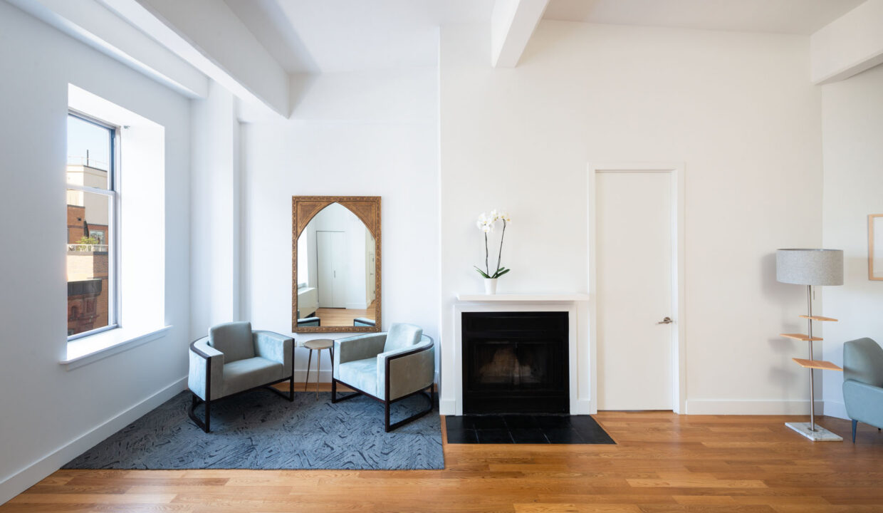 95-horatio-model-apt-702-livingroom