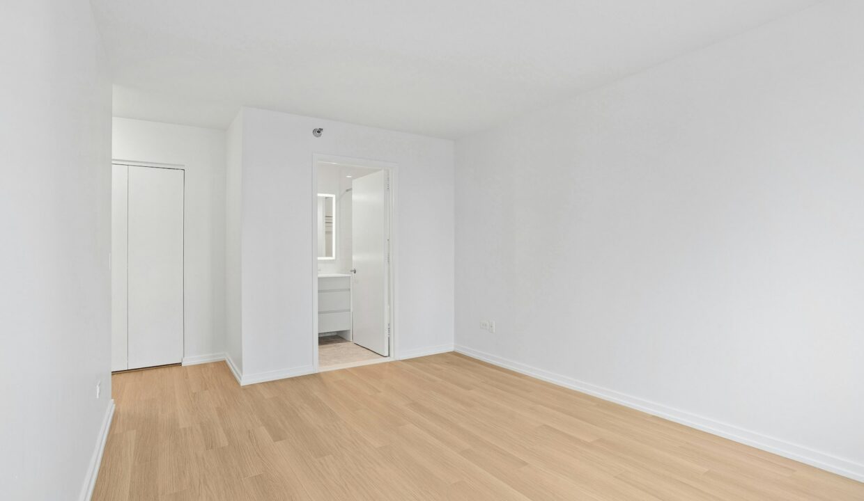 West End Towers Apartment R21C — official Brodsky photo