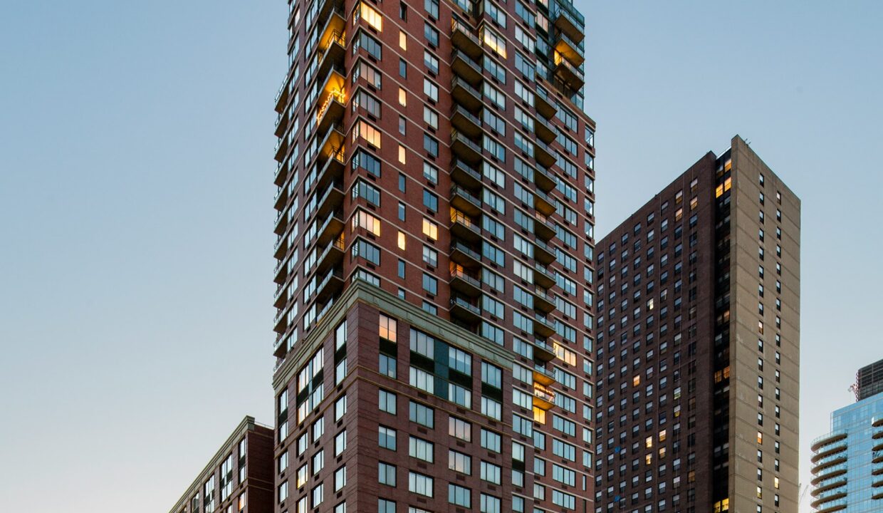 200W60 Apartment 24G — official Brodsky photo