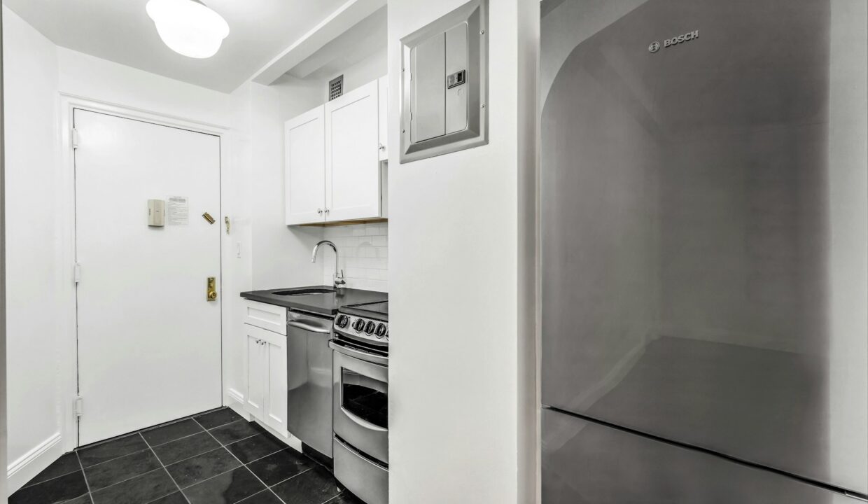 Beaux Arts I - 307 E 44 Apartment 721 — official Brodsky photo