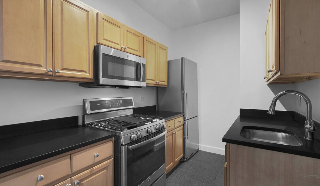 12 East 86th Street Apartment 422 — official Brodsky photo