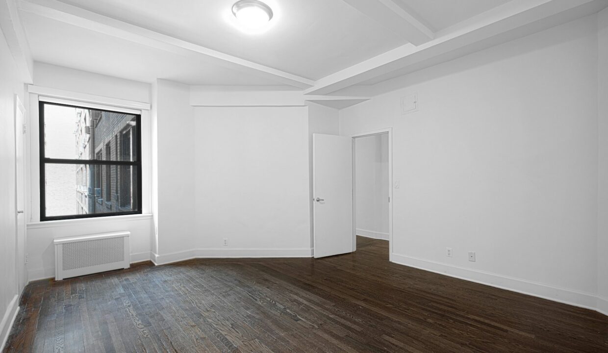 12 East 86th Street Apartment 422 — official Brodsky photo
