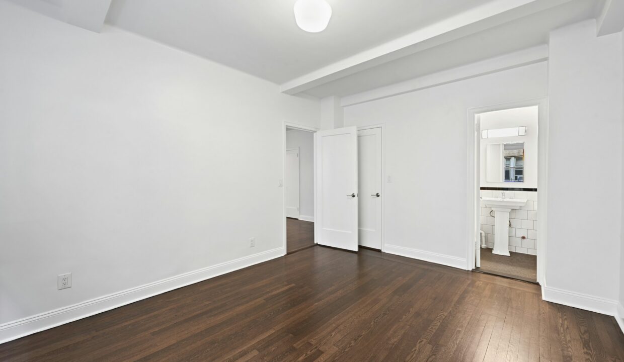 24 Fifth Avenue Apartment 823 — official Brodsky photo