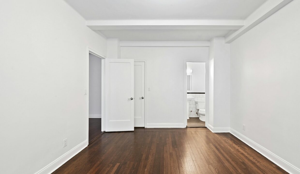 24 Fifth Avenue Apartment 823 — official Brodsky photo