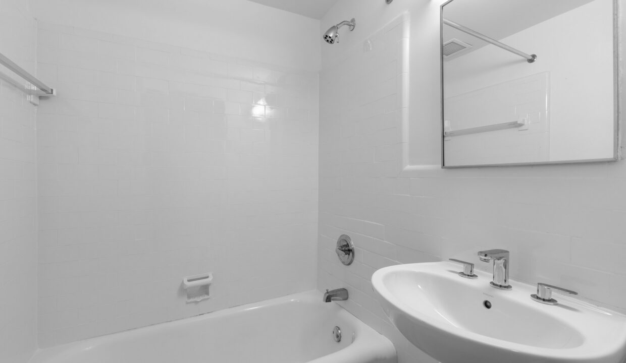 12 East 86th Street Apartment 440 — official Brodsky photo