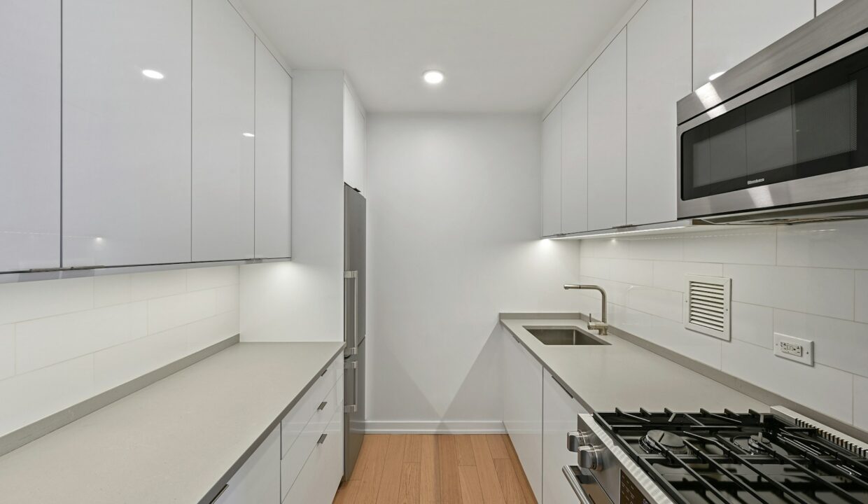 West End Towers Apartment R24F — official Brodsky photo