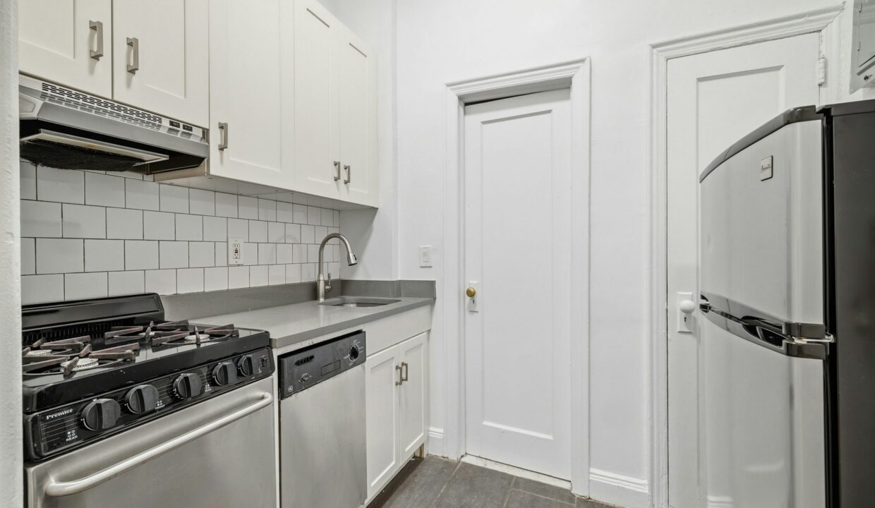 48 Greenwich Avenue Apartment 1B — official Brodsky photo